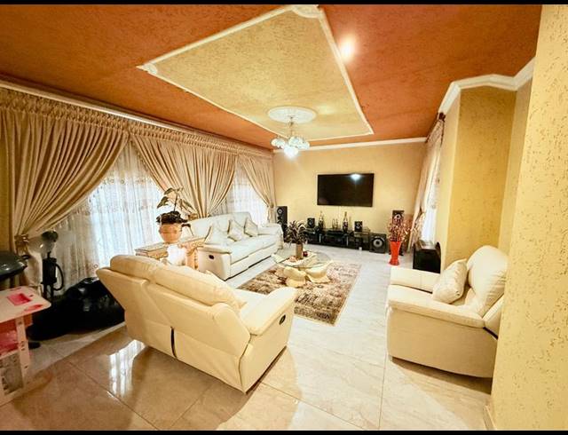 3 BEDROOM HOUSE FOR SALE IN VANDERBIJLPARK CE 4